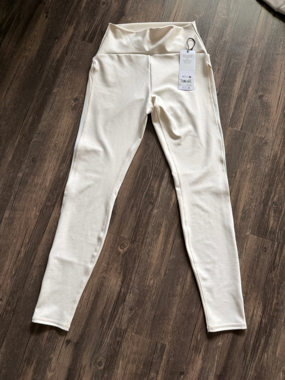 ALO Yoga Ivory Airlift High-Waist Legging.  NWT. Mesh on the sides